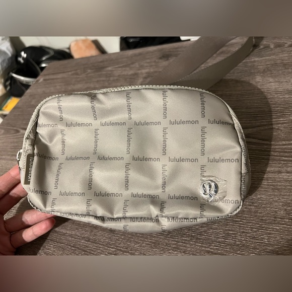 NWT *SOLD OUT Lululemon Everywhere Belt Bag 1L Wordmark Grid Mini Raw Linen - Picture 3 of 7